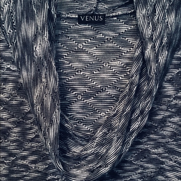 FREE w/any Purchase ~VENUS Black & White Tunic - Picture 3 of 5